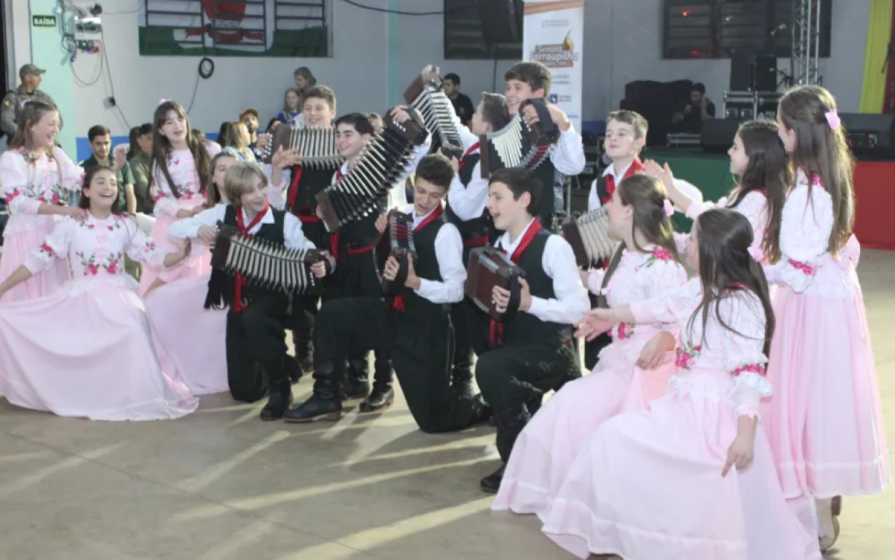 Show do grupo Brasil Gaúcho integra Semana Farroupilha em Tapejara