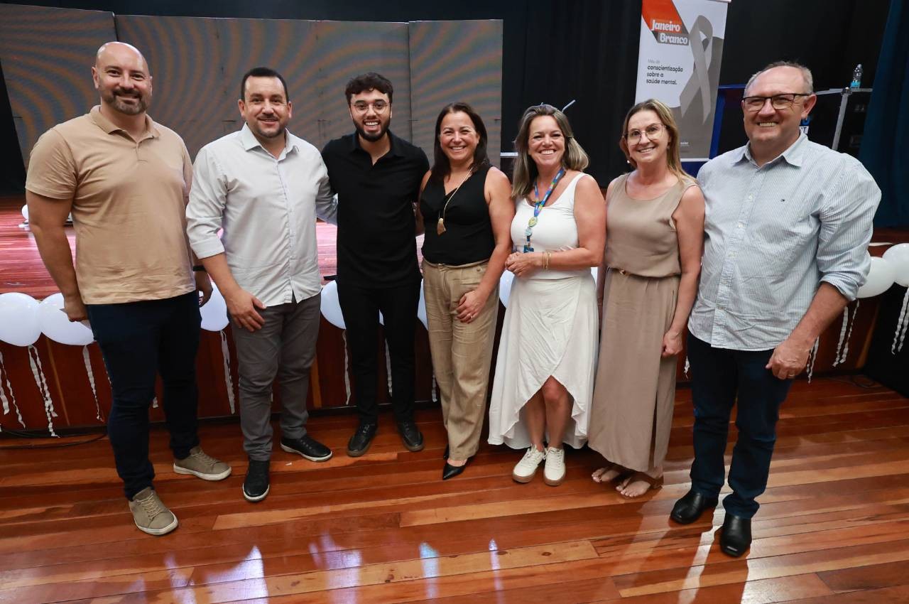 Janeiro Branco: profissionais de saúde de Tapejara participam de palestra-show