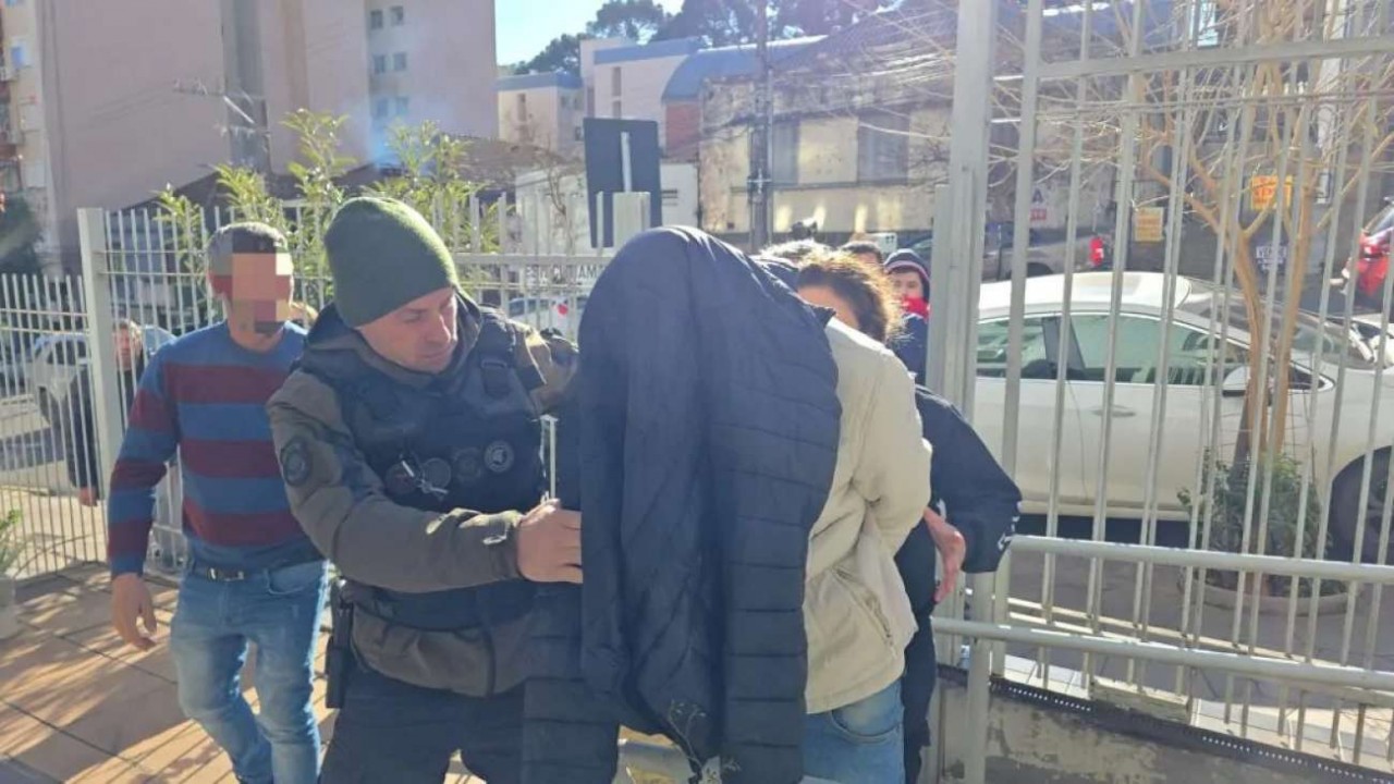 Homem é preso por tentativa de feminicídio com golpes de facão em PF