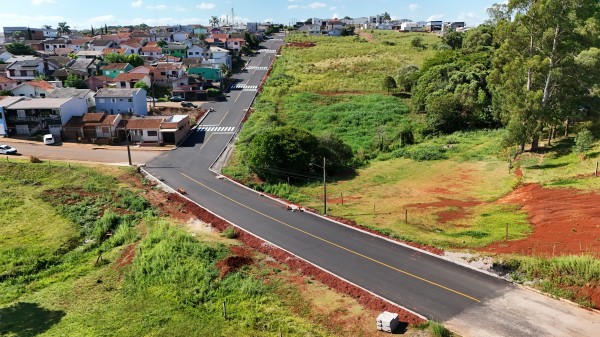 Rua Ângelo Berton recebe pavimentação no Bairro Real II