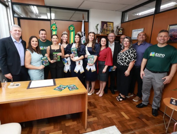 Comitiva da Expo Tapejara 2026 oficializa convites em Porto Alegre